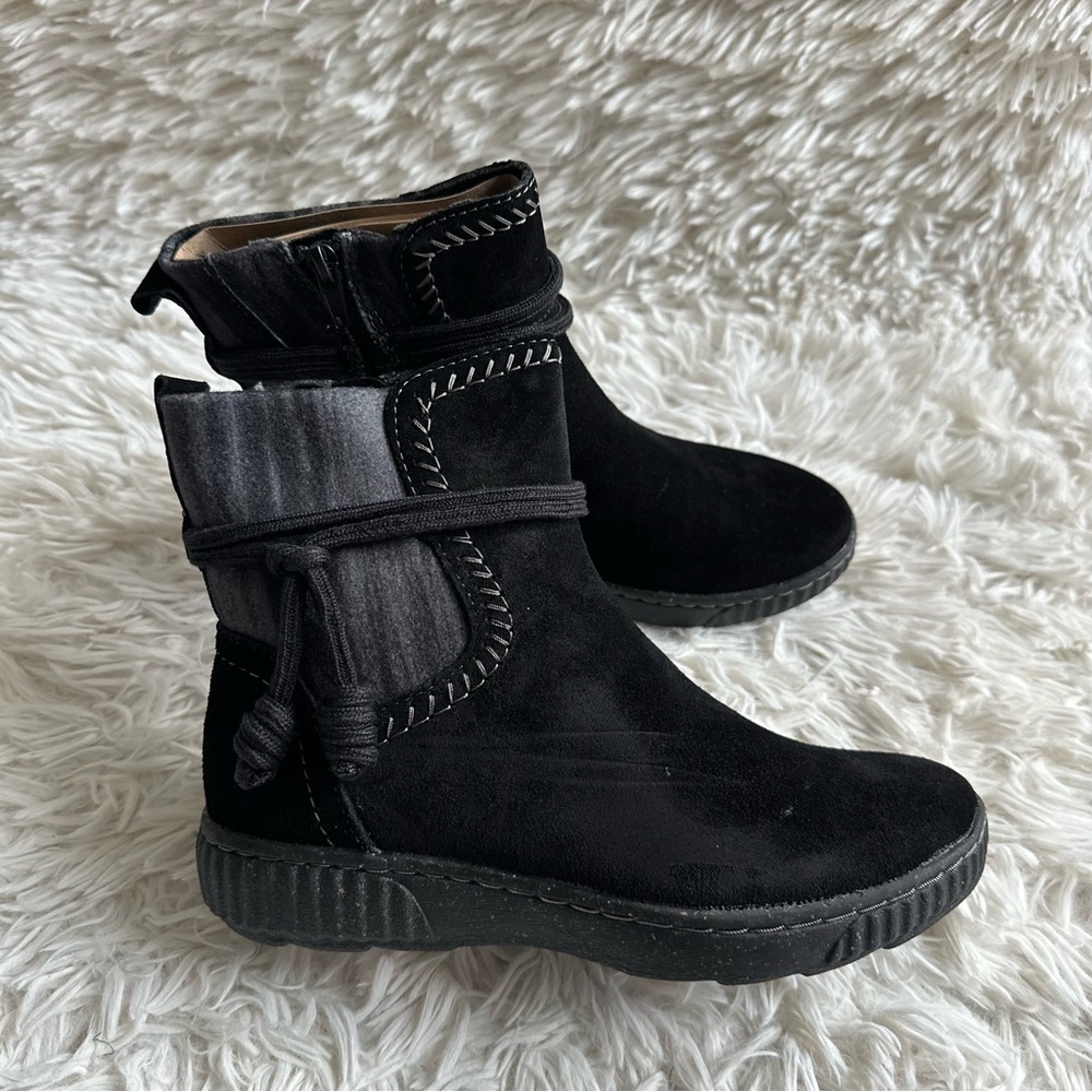 Clarks Caroline Lily Suede Ankle Boots Black New In Box Size 6 - Picture 1 of 8